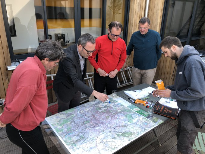 LCyclable's tweet photo. @VeloIdF @LouisBelenfant @MDBIDF @DynamoMalakoff @MdbMontrouge @ParisEnSelle @PeSPantin_LePre @VeloBucVGP @AaV_MdB_IdF @derailleursclam @ValBievreVelo @Agence_Rangoon @mybiketowork @_CauseCommune_ Photo importante dans l'histoire du #rerv: le jour en avril 2019 où nous commençions à dessiner sur une carte d'IdF le premier réseau cyclable régional de France avec Françoix-Xavier Monaco, Vincent Degov, José Lemoigne, Antoine Thill et Philippe Coudene.
https://t.co/O2kDuwxayB https://t.co/BOFa9liSTd