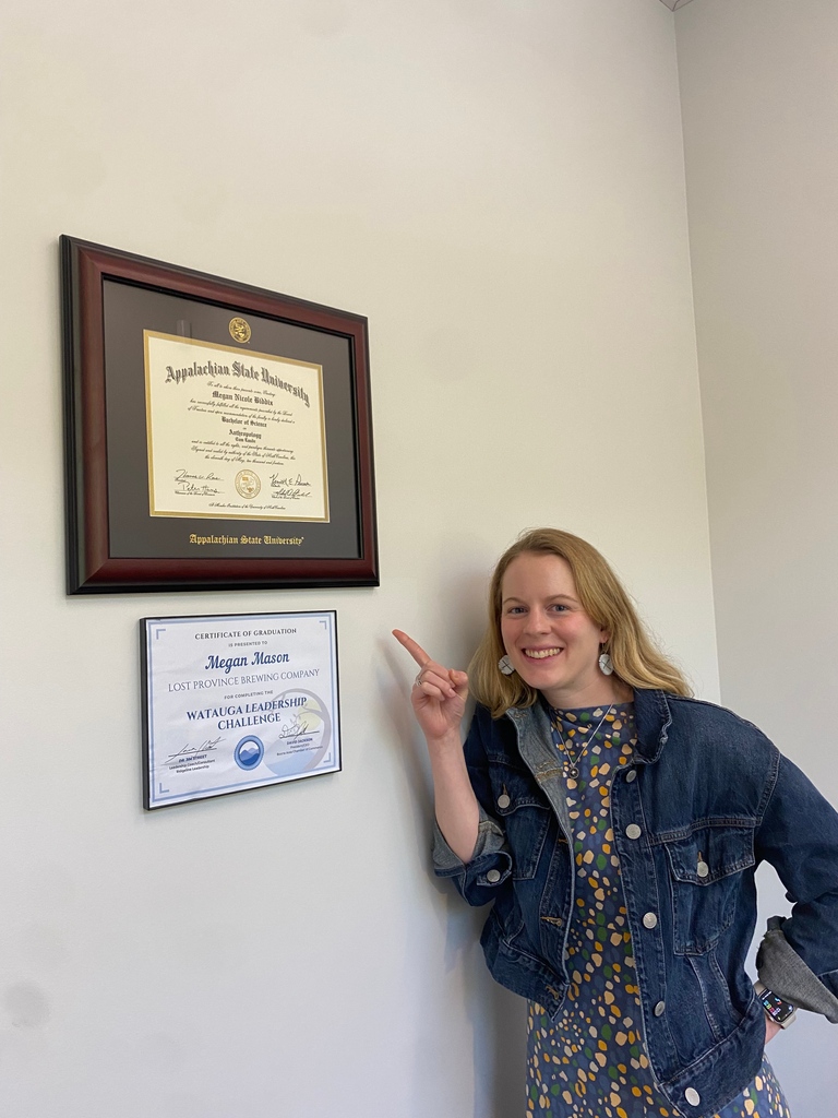 BooneNCChamber's tweet photo. Once a mountaineer, always a mountaineer! We have some @appstate alum on our staff reminiscing on the golden days during this weekend of graduation festivities! Congratulations to all receiving their degrees. 🌟

#rollneers #appstate #828isgreat #appstatealum #boonenc #commUNITY https://t.co/Ouiz65Z5kZ