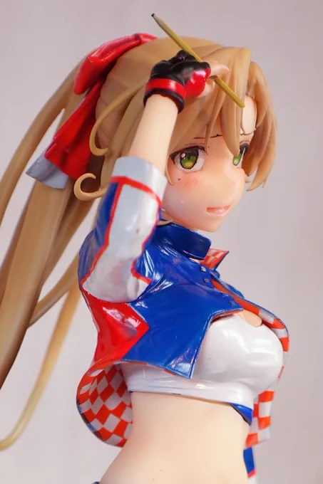 フィギュアで二次元みたいな横顔にできると感動する。