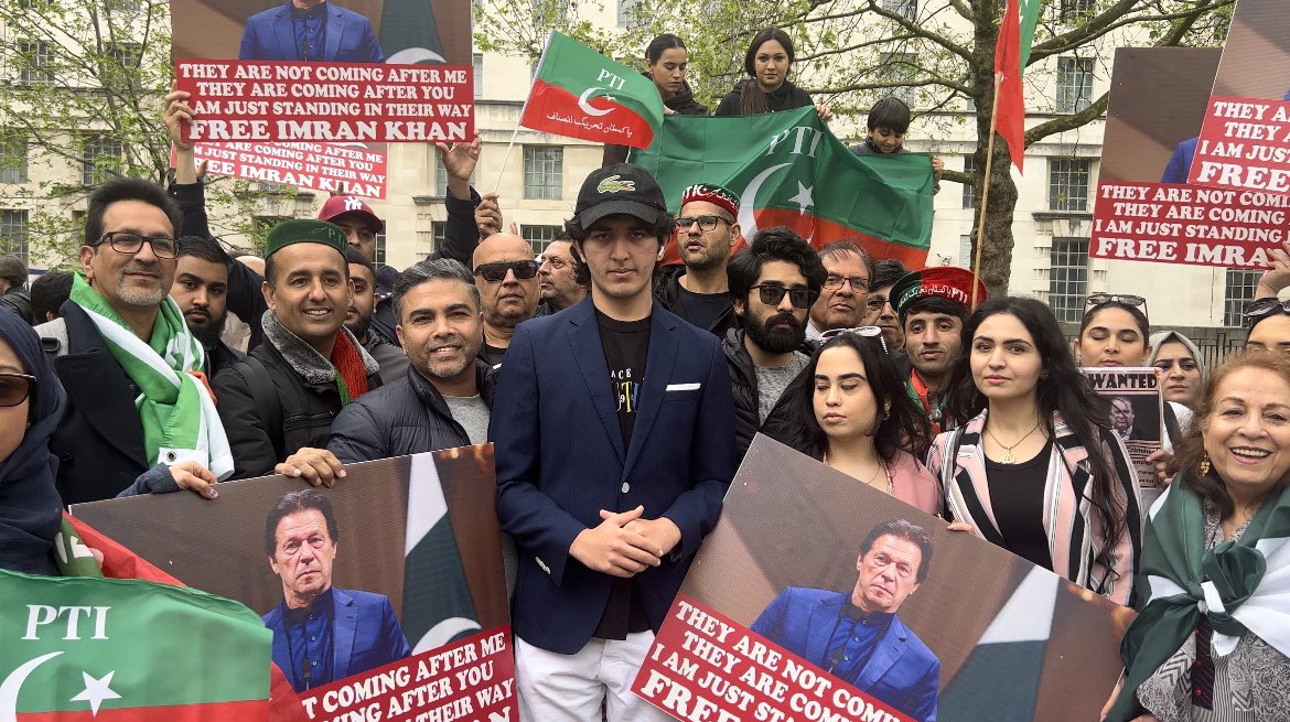 ShayanA2307's tweet photo. Big protest outside 10 Downing Street exposing the fascist regime to the world https://t.co/q1QJogqu0S