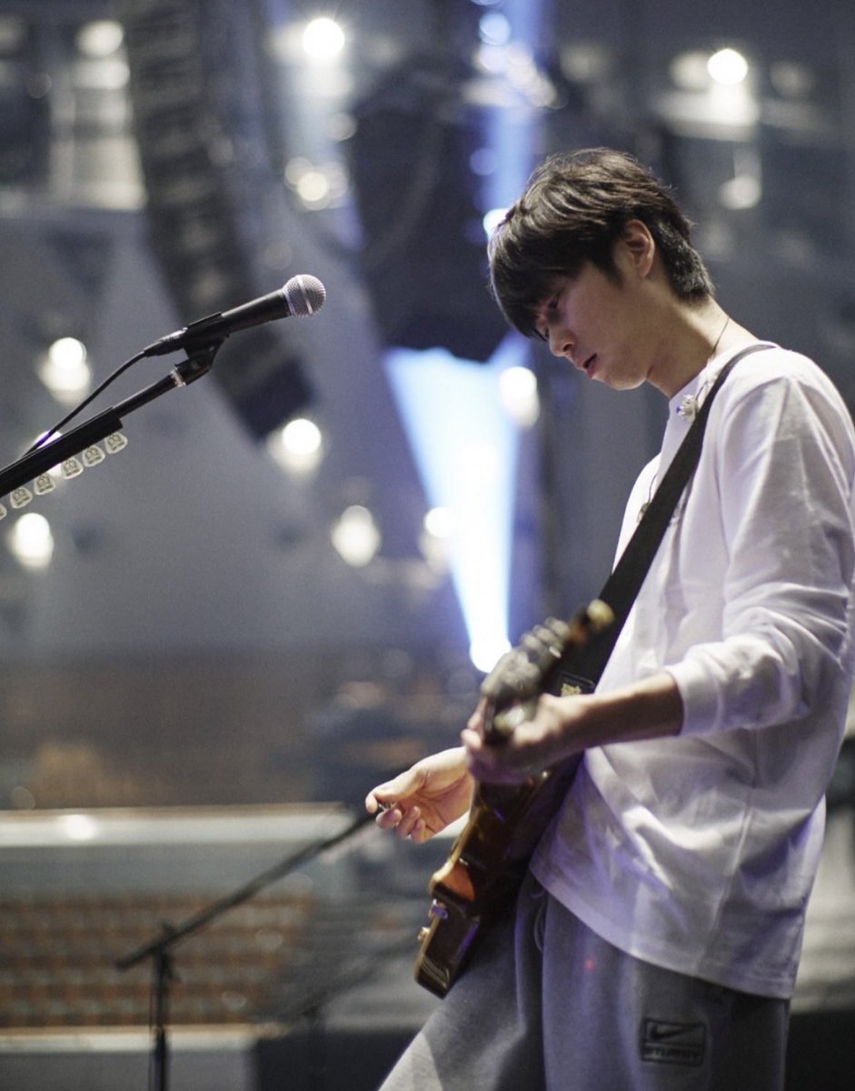 아니 나 이 사진 지금 봤는데 뭐임?
아주 충격먹음…
저게…40대…?
나보다 젊어보이는데
진짜 안 사랑하는법? 없음
평생 사랑해야지