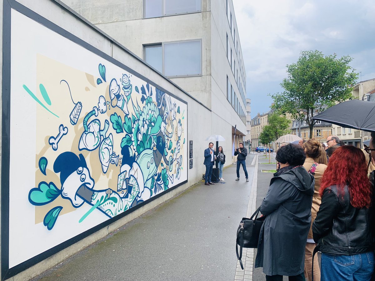 Inauguration par <a href="/ArnaudRobinet/">Arnaud Robinet</a> de l’œuvre consacrée au don d’organes <a href="/lemurdereims/">Le MUR de Reims</a> en partenariat avec le <a href="/CHUdeReims/">CHU de Reims</a> devant le <a href="/GDLS_Reims/">Groupe De La Salle - Reims</a> l’art au service de la santé visible jusqu’au 4 août prochain, rue Gerbert.