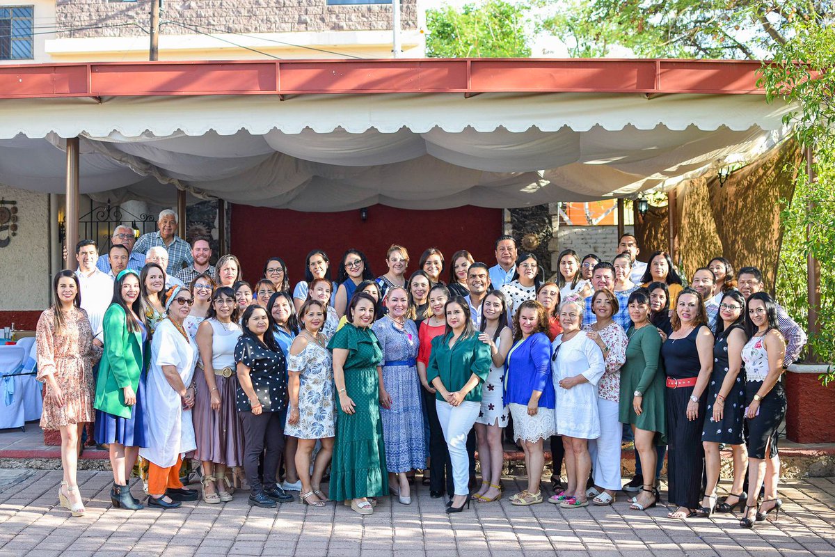 simapag's tweet photo. Una felicitación a todas las compañeras del #SIMAPAG, que son madres.  Son tan vitales como el agua.
#Unidosxcadagota https://t.co/0sUX2lw6XL