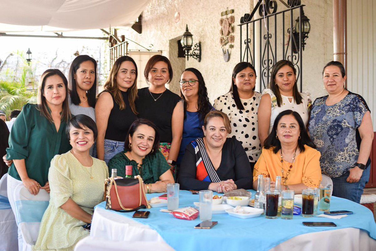 simapag's tweet photo. Una felicitación a todas las compañeras del #SIMAPAG, que son madres.  Son tan vitales como el agua.
#Unidosxcadagota https://t.co/0sUX2lw6XL
