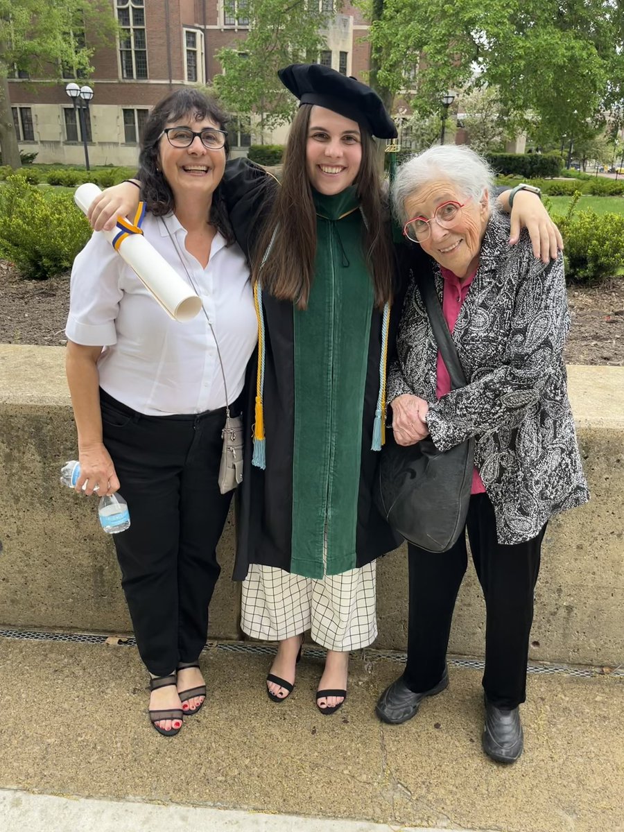 Deleted my previous tweet due to the incorrect nature of the story - but still immensely privileged to have these two in my corner and even more privileged to be amongst the many families with generations of female physicians #GoBlueMed