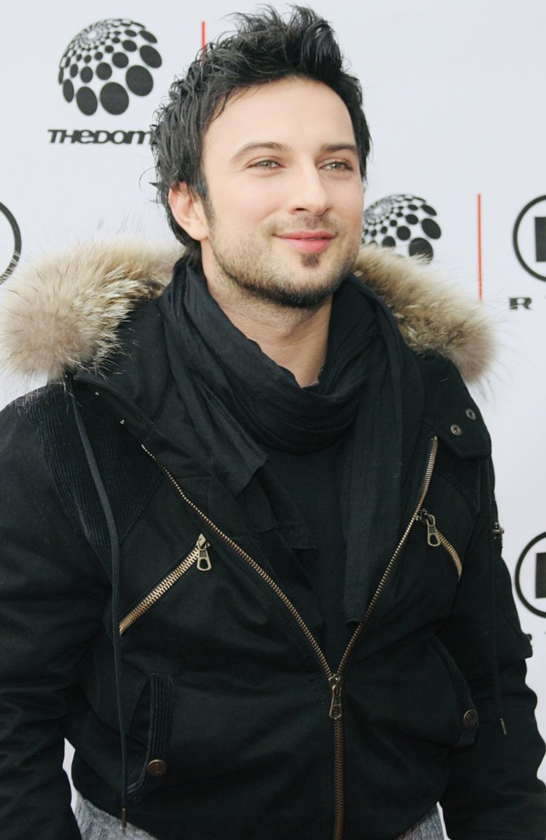 nazan_oncel's tweet photo. O kadar uzun boylu değil, ağzından çıkana kulağın şahitlik edecek. H. Yakışıklı. Mega star Tarkan kıymetlimizdir, Türk halkının biriciğidir.  #Tarkan 👑🍀🙏♾️♥️ @tarkan https://t.co/rNYPbI6R8M