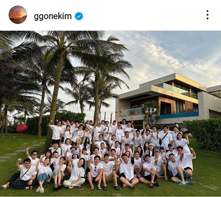 CenaMadelyn's tweet photo. @ggonekim IG posted today 13.05.2023
#KimGoEun with #BHTeam Workshop in Vietnam ❤️❤️👍 https://t.co/0fqApD5zNw