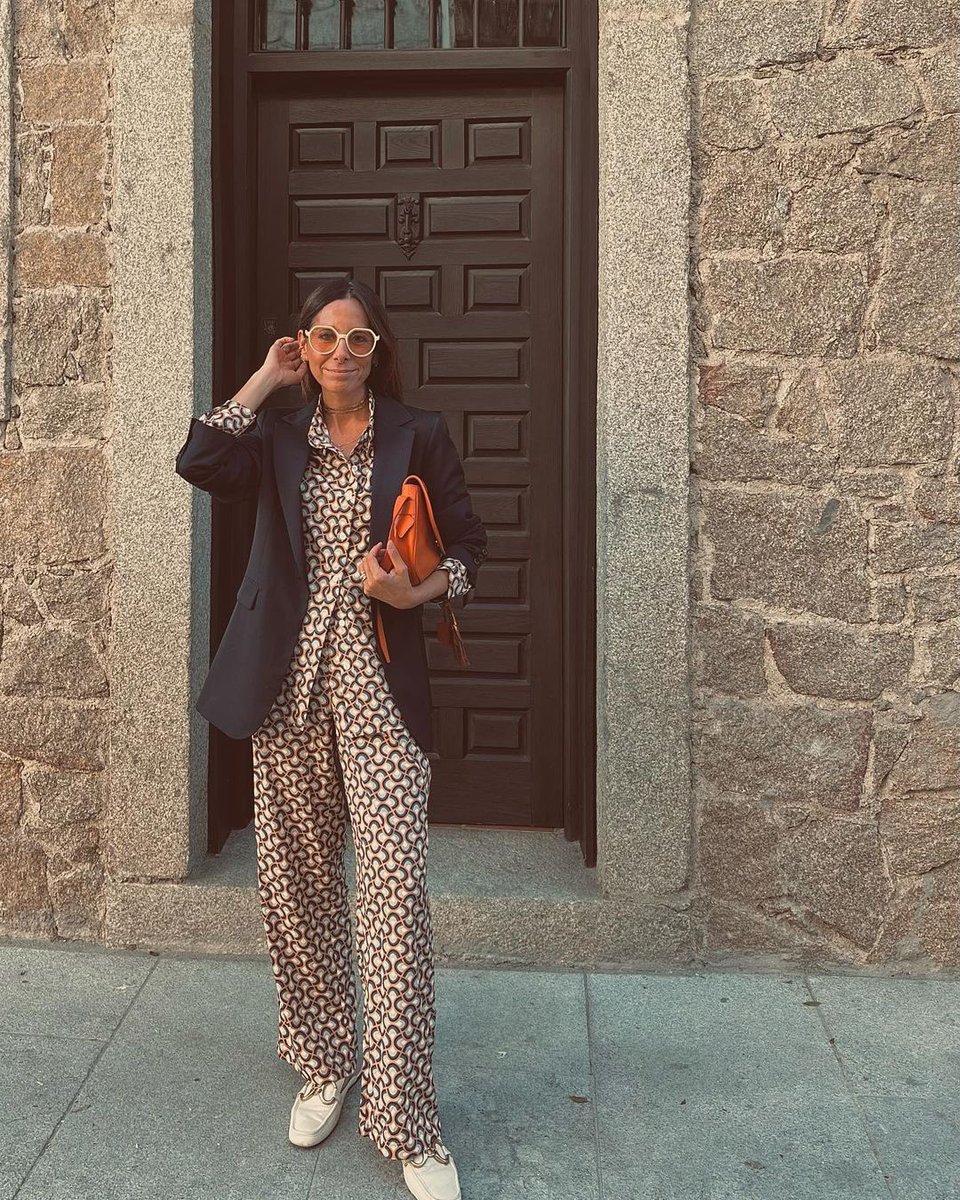 Yo sigo con mis #totallook 
 
Amo este traje! 
#marieth
_______________________________________________

#totallook #inspolook #inspofashion #ootd #outfitoftheday #retro #vintagestyle #mystyle #fashionstyle #fashionblogger #mo_mnk