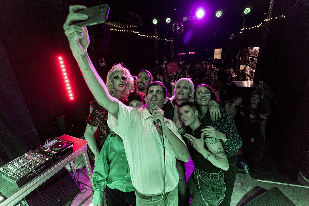 Molt molt especial #LaNitMaricarmen d'ahir al vespre a <a href="/salavol/">VOL</a>. 

❤️ <a href="/futurachicapop/">FUTURACHICAPOP</a>, @ALANNEILVK, <a href="/centaurosband/">CENTAUROS</a>

📸 Fotos de Carles Rodríguez Marín

<a href="/AsaccConcerts/">ASACC</a> <a href="/genioequivocado/">El Genio Equivocado</a>
<a href="/EstrellaDammCat/">Estrella Damm Cat</a> 
<a href="/sgae_cat/">SGAE Catalunya</a>