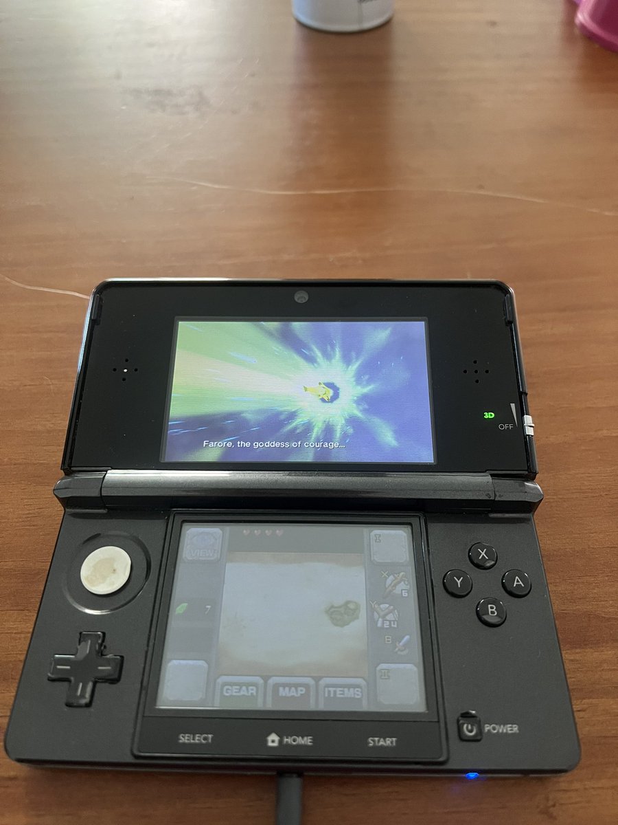 clintsbm's tweet image. Eu: linda, tava pensando em comprar um switch
Brenda: tu já tem um switch em casa
O switch: