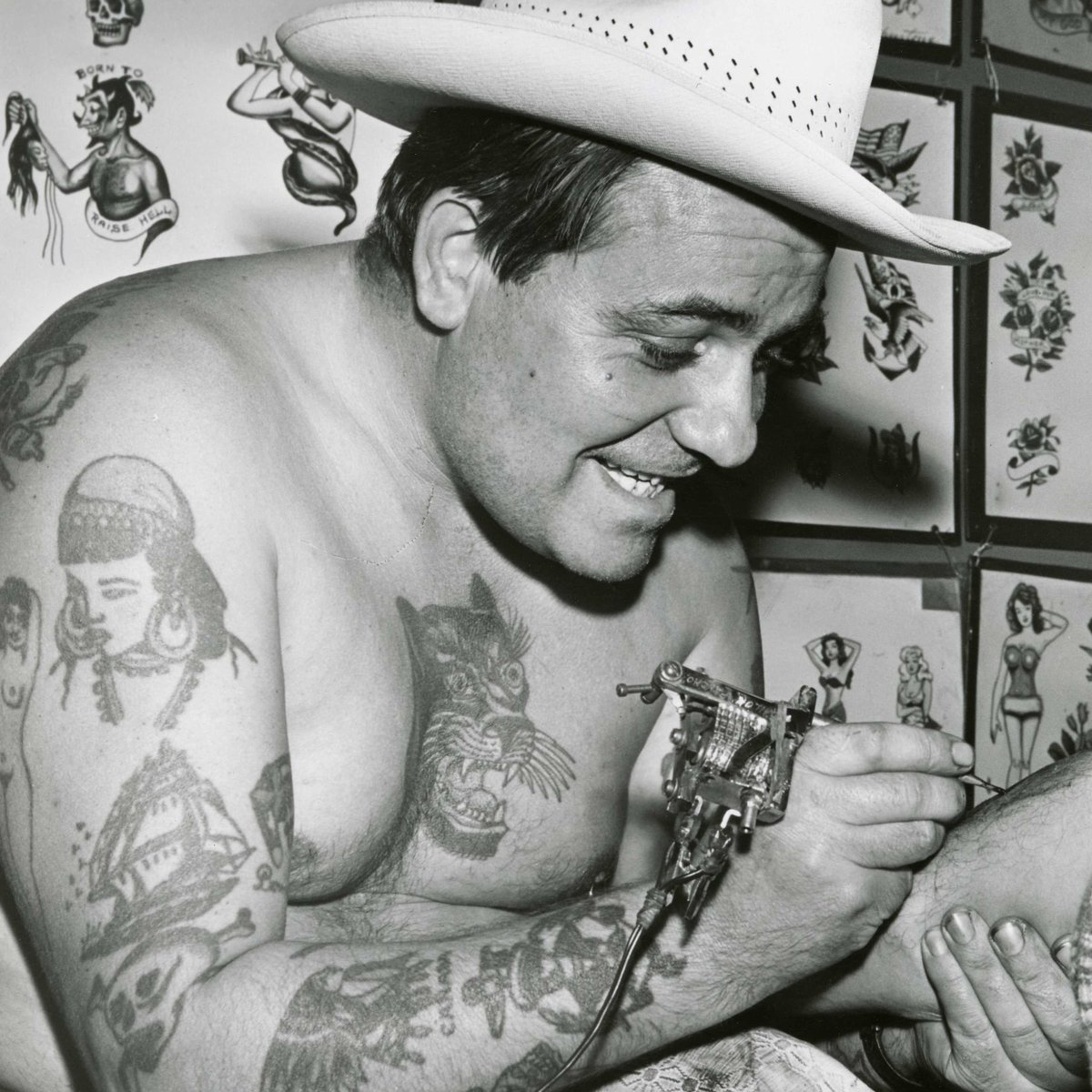 WayBackWinnipeg's tweet photo. 1960s Winnipeg tattoo king Joseph Vertommen, better known as "Painless Pancho," who owned the city's only parlour.
📸: Winnipeg Tribune/@umarchives https://t.co/HmeTffMJDR