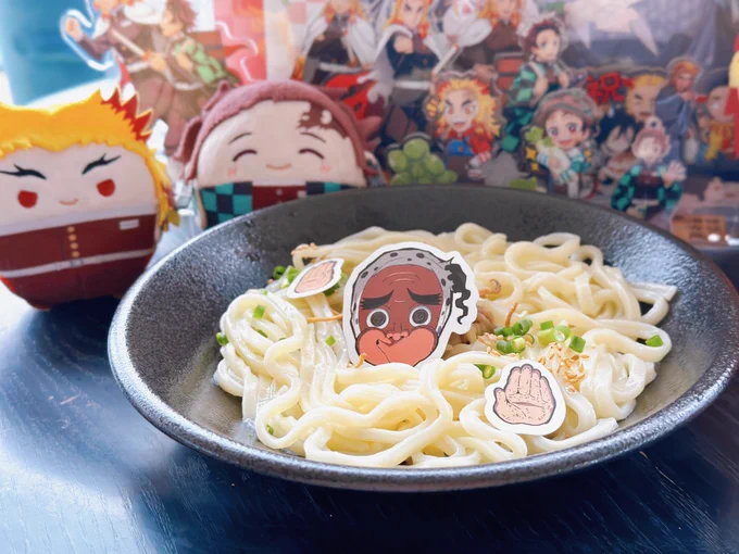 うどんとHND-SOMENあったかいのはじゃんけんに負けて頼めませんでした(数食しかなくてじゃんけんになった)