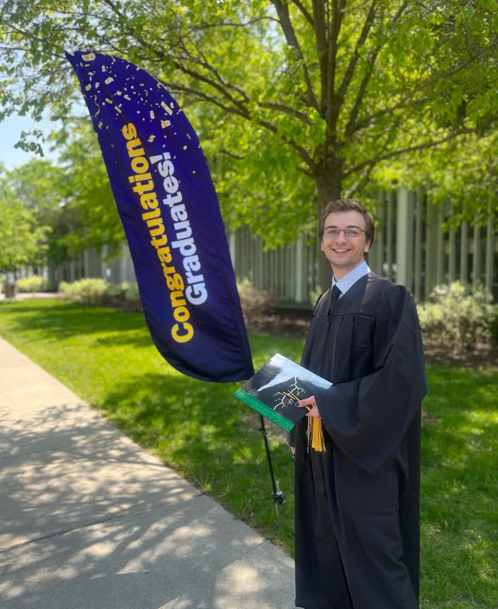jimcinny's tweet photo. So proud of this young man! Congratulations Erik @ecreightonwx on your graduation from University of Albany … now a fellow alum and heading to the Atmospheric Science PhD program at SUNY Stony Brook! ⚡️#AlwaysKeepChasing #summacumlaude #UAlbanyGrad https://t.co/51CnRUQBmQ