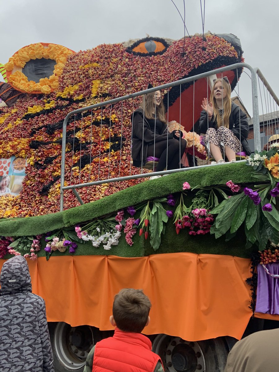 Class7PBE's tweet image. Flower parade 2023