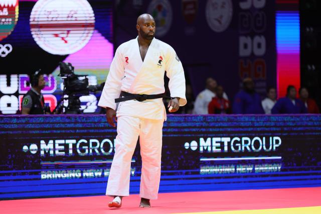 Teddy Riner se hisse en demi-finales des Mondiaux de Doha: Poussé dans ses retranchements au golden score par le vice-champion du monde japonais Tatsuru Saito, Teddy Riner s'est qualifié ce samedi pour les demi-finales des… ** martialnet.it dlvr.it/SnzgTM