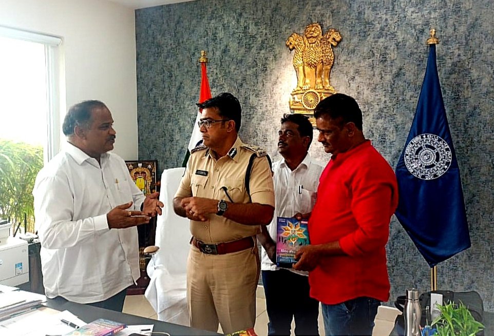 journlistvarma's tweet photo. Great meeting with Visakhapatnam police commissioner Dr C .M.Trivikrama Varma Garu as ( ujf ) uttarandra journalist's front part of social responsibility activity by working journalist https://t.co/YKaO707myz