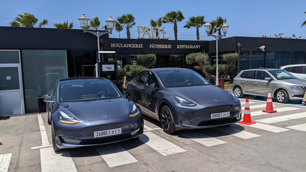 khalilamar's tweet photo. Il y a pas mal de chargeurs rapides et encore plus pour le proche avenir au Maroc.
C'est photos sont
TotalEnergies Al-Baida près de la zone ville verte. Casablanca @__Othman @TotalEnergies
Paul Bouskoura, une borne 180 kW par @alilakrakbi https://t.co/Kq3IRUoWUS