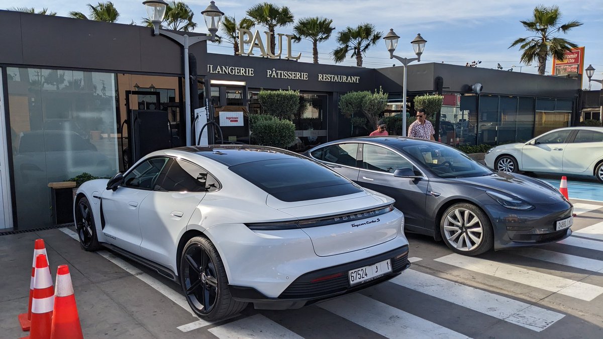 khalilamar's tweet photo. Il y a pas mal de chargeurs rapides et encore plus pour le proche avenir au Maroc.
C'est photos sont
TotalEnergies Al-Baida près de la zone ville verte. Casablanca @__Othman @TotalEnergies
Paul Bouskoura, une borne 180 kW par @alilakrakbi https://t.co/Kq3IRUoWUS