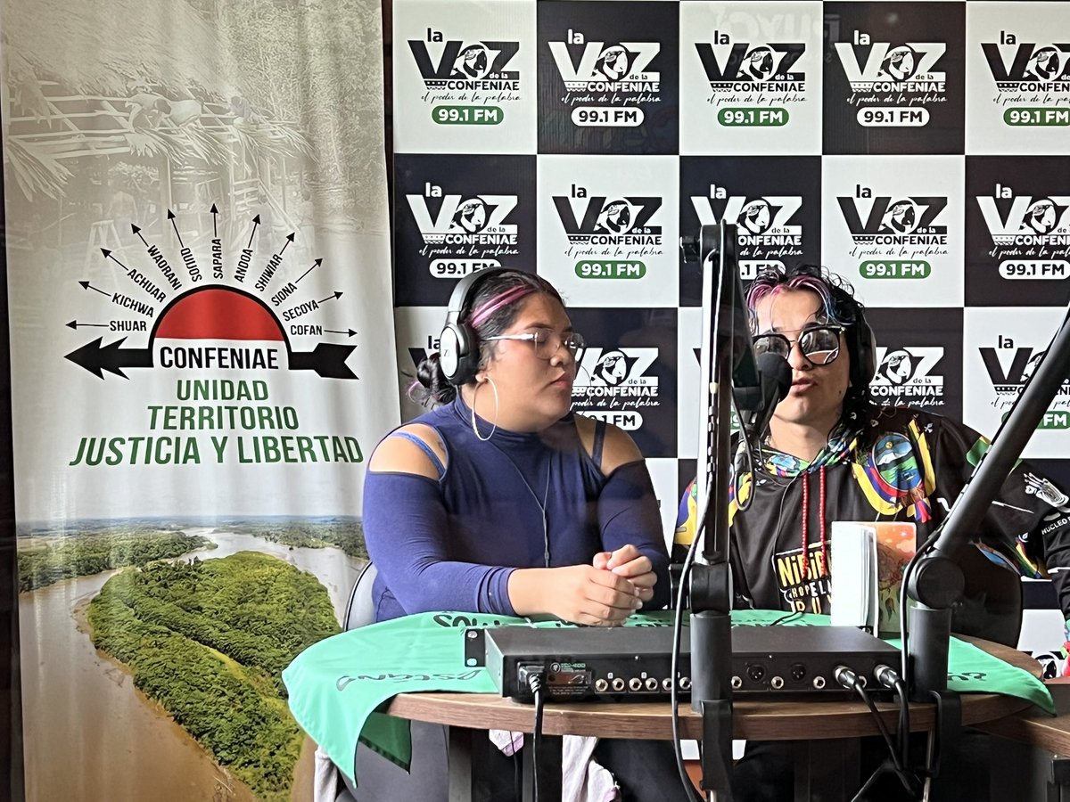 sachacristo1's tweet image. Y estamos en los estudios de @vozconfeniae con entrevistas y programas en vivo pero sobretodo apoyando al talento local con #ElPoderDeLaPalabra