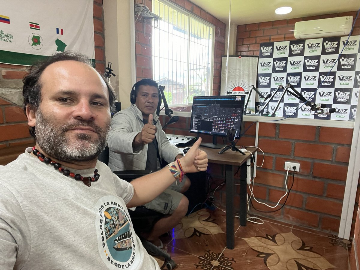 sachacristo1's tweet image. Y estamos en los estudios de @vozconfeniae con entrevistas y programas en vivo pero sobretodo apoyando al talento local con #ElPoderDeLaPalabra