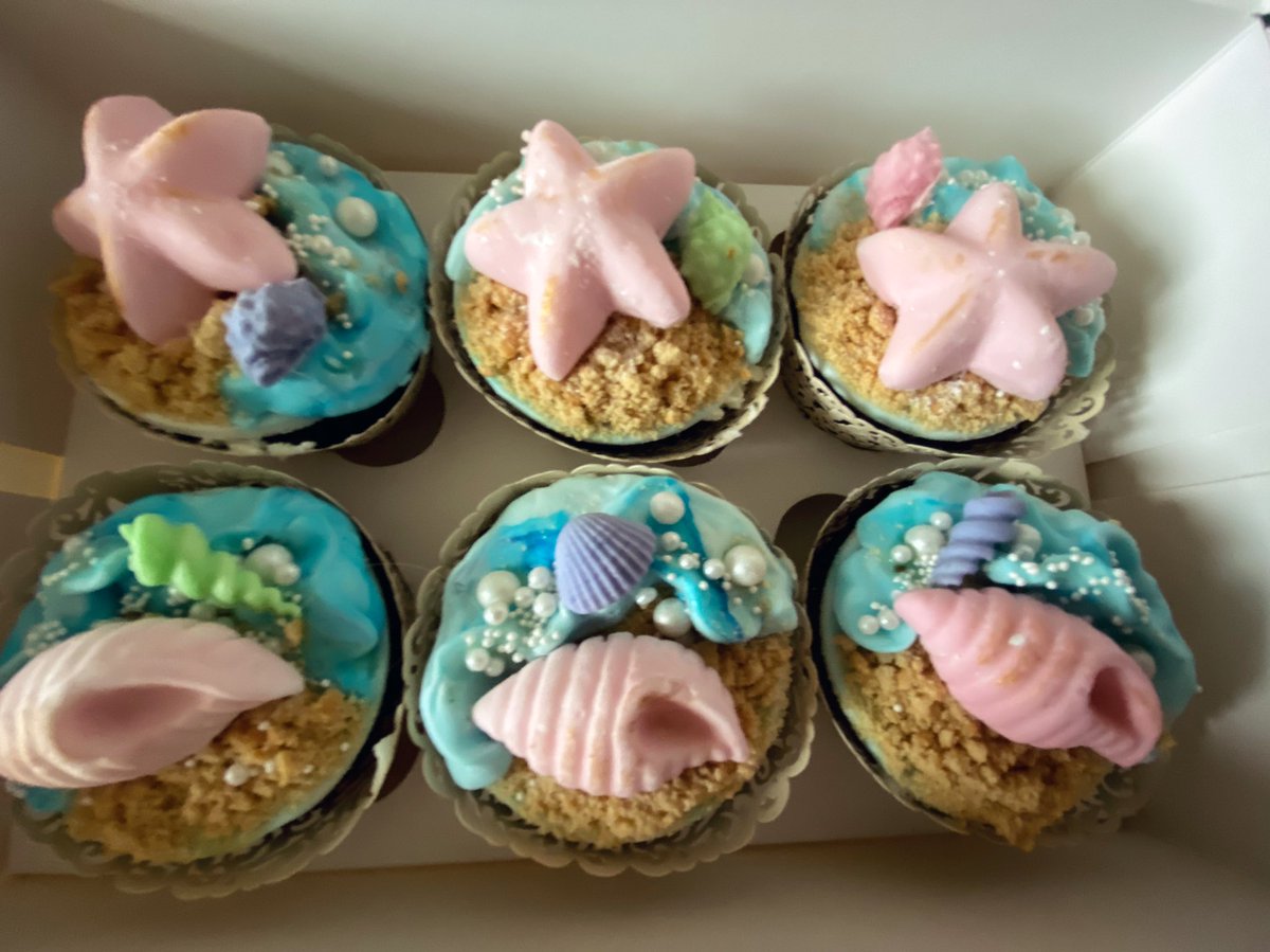 For Chezza 🐚🧜🏼‍♀️🧁💝 #happybirthday #cupcakes #mermaids #seashells #homemade #handmade #alledible #handmade #baker #baking #sugarcraft #cakeart #cakedesigner #cakedecorator #ocean #sea #birthdaygirl #celebrate #cakelover #retweet