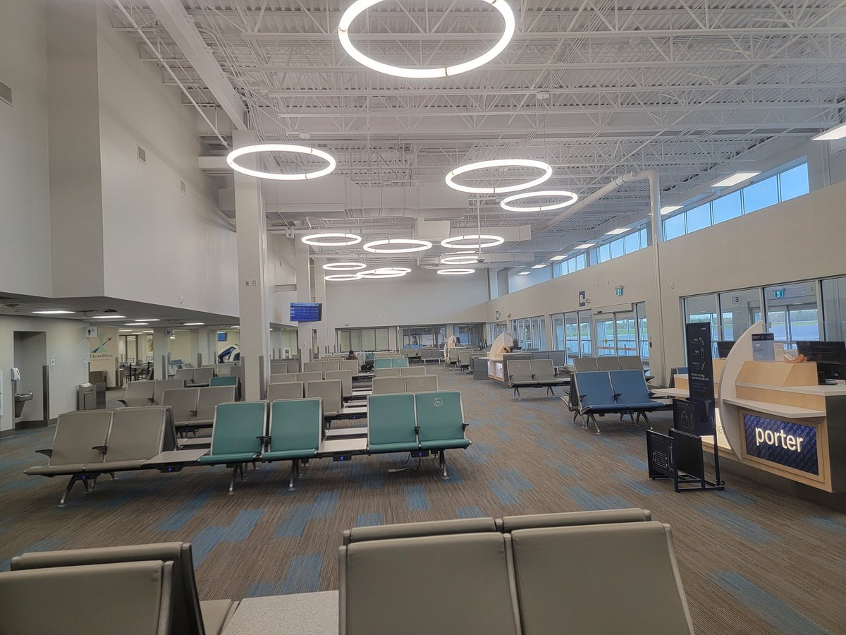 ScottKeenan27's tweet photo. Got here just in time to greet the bag check people as they started their shift. Only 2 hours to take off. #TeamAlwaysEarly #IDeserveATreat #YFC https://t.co/9VEi7NFKdG