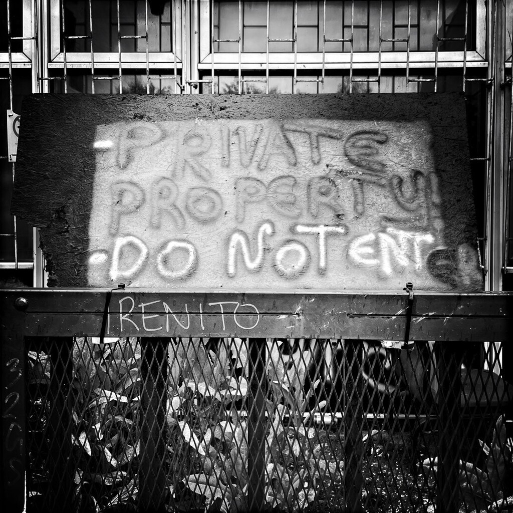 gabor_barath's tweet photo. Donotent // at home as a stranger #hipstamatic #bwphotography #blackandwhitephotography #monochromephotography #blackandwhite https://t.co/U7etwSvZ1E https://t.co/7JuTphmYyb