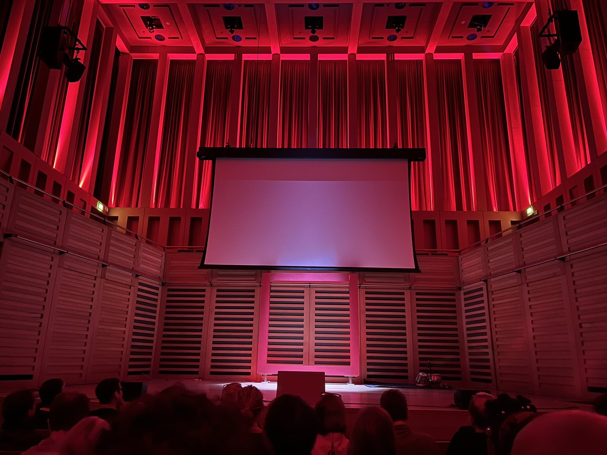DrCCYoung's tweet photo. Thrilled to be at @medicineunboxed, this year in London.
It’s been too long…
#MUMatter 
Thank you for bringing us back together @samirguglani https://t.co/MfjmiR8nEN
