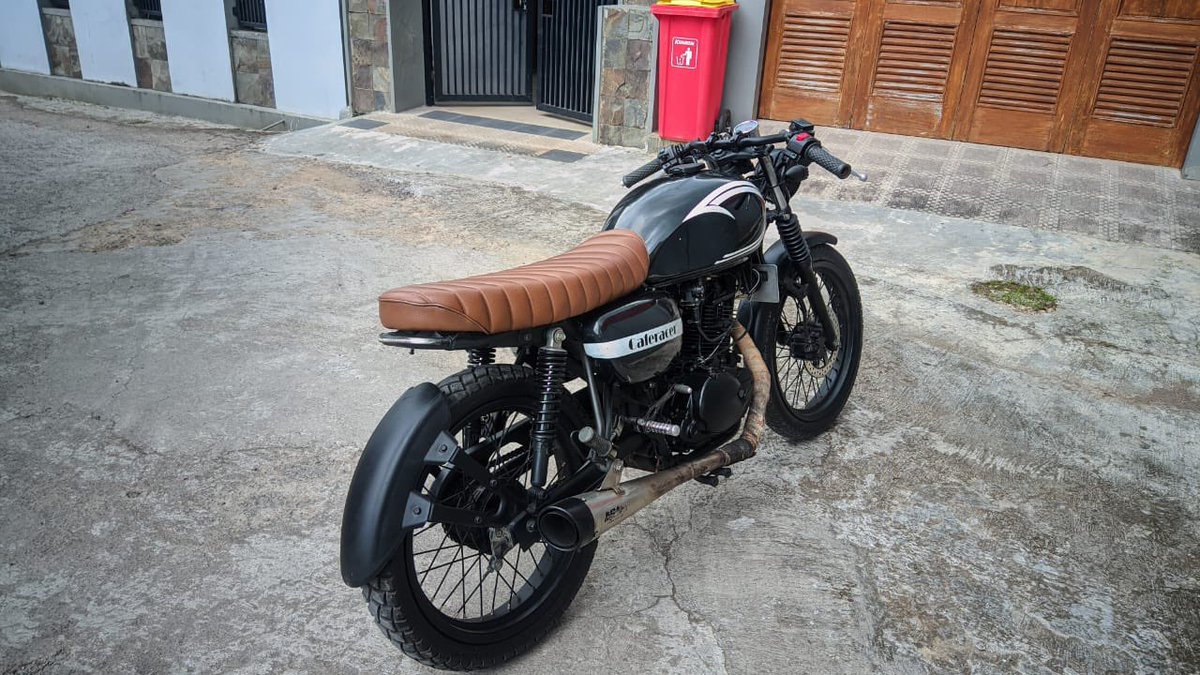 hi_highly's tweet photo. #kawasakiW175 #W175 #caferacer #motorcustom https://t.co/8zW8X5nYS0