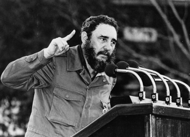 #Fidel: Esta Revolución la defiende el pueblo, la defienden los hombres y las mujeres que tienen valor para marchar con ella, que tienen fe para marchar con ella, que tienen espíritu de hierro para marchar con ella, para luchar junto a ella... (13/5/1962)