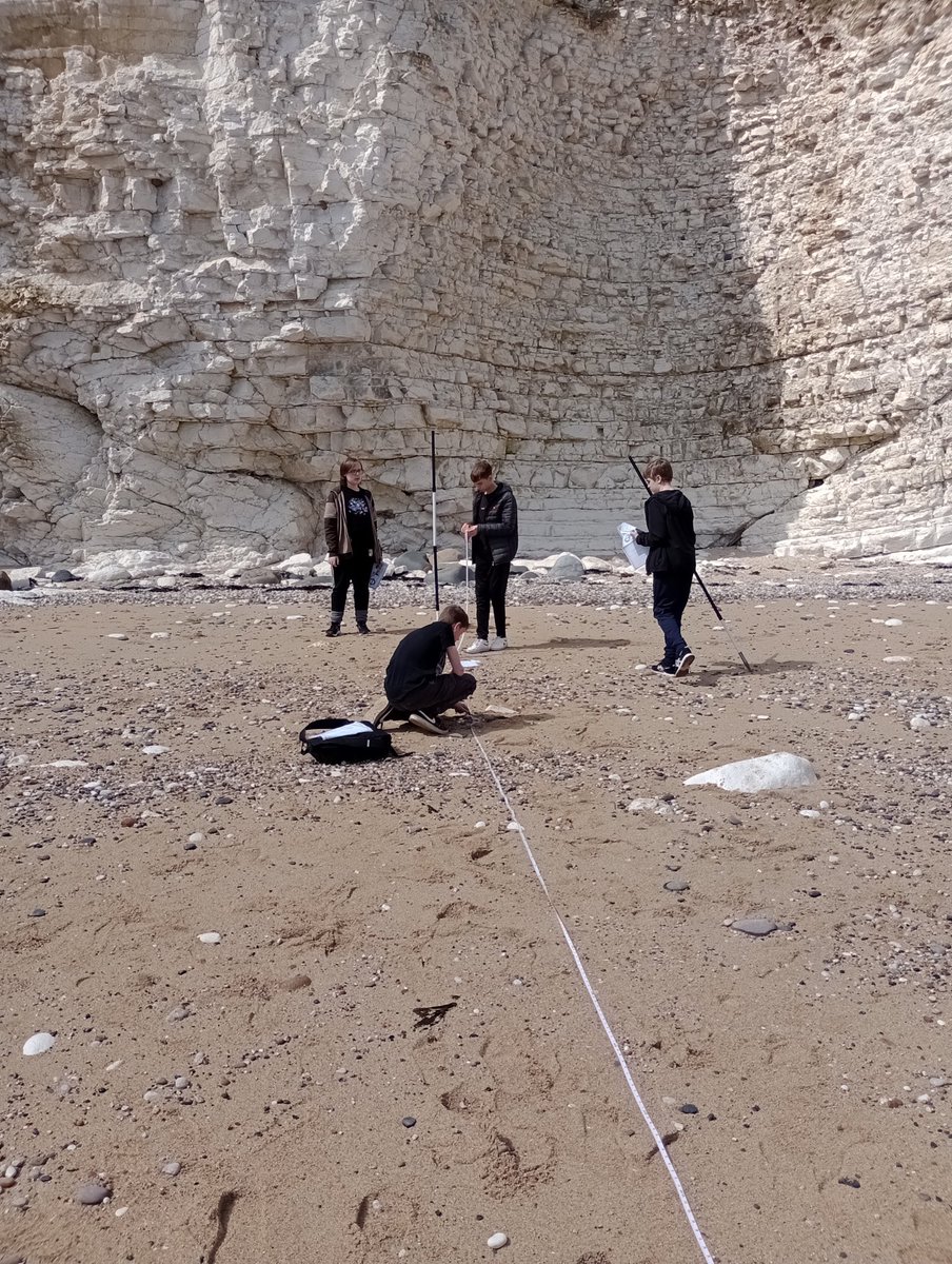 BarlbyGeog's tweet photo. Great to finally get our y9s out to the Holderness coast for their first experience of fieldwork. https://t.co/4ermfEmkYt
