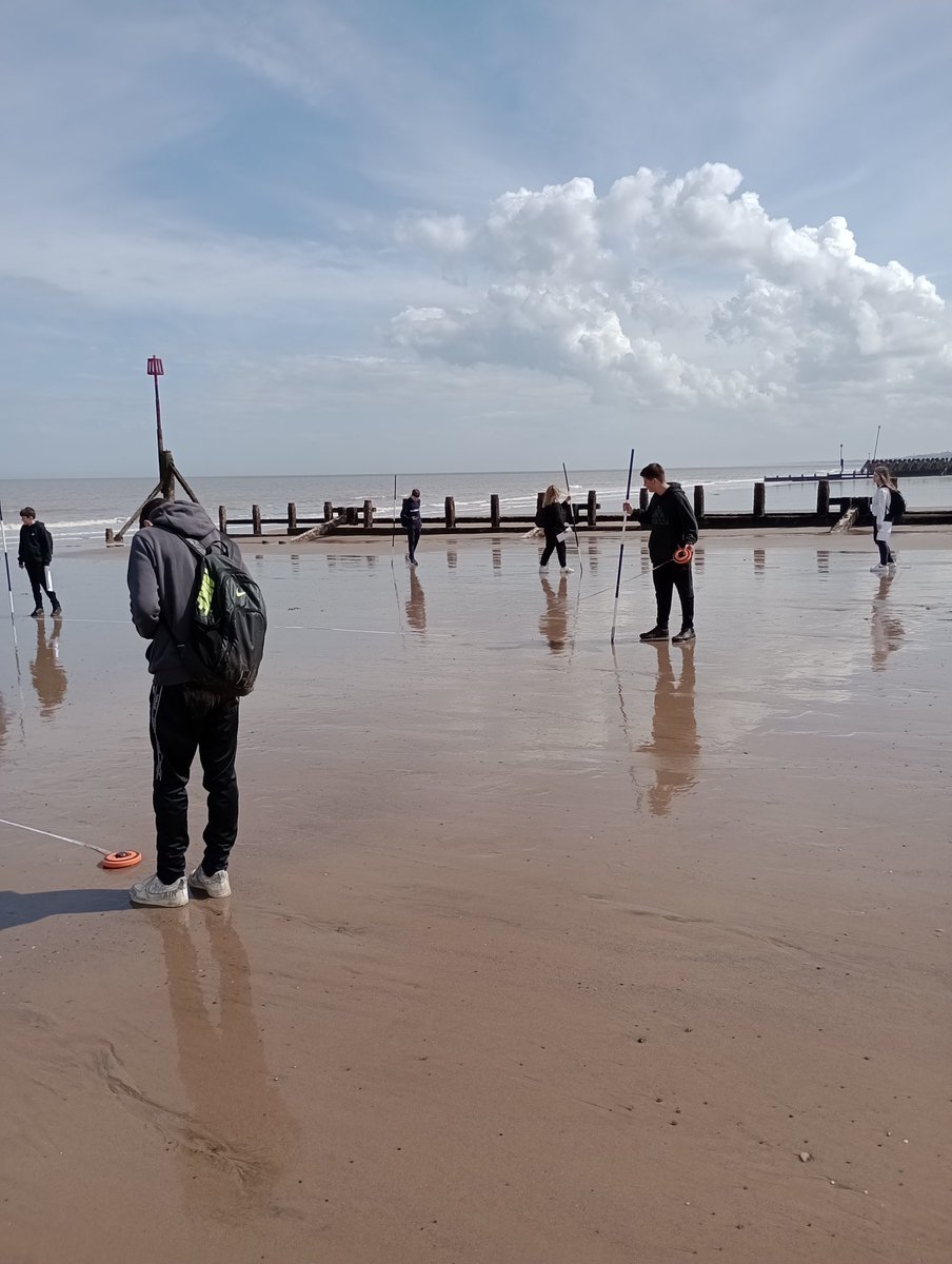 BarlbyGeog's tweet photo. Great to finally get our y9s out to the Holderness coast for their first experience of fieldwork. https://t.co/4ermfEmkYt
