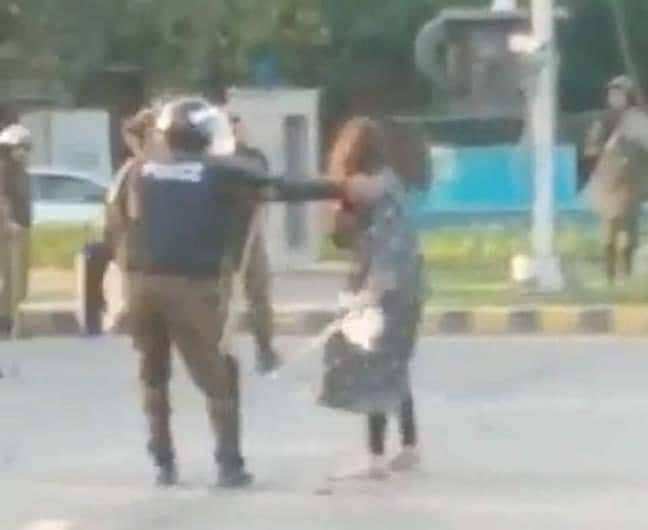 R_NZ24's tweet photo. @SoldierViews اس کنجر کے بچے کو بھی چوڑ دیا تو لگا ڈالنی مشکل ہوگی https://t.co/m040sJQH8R