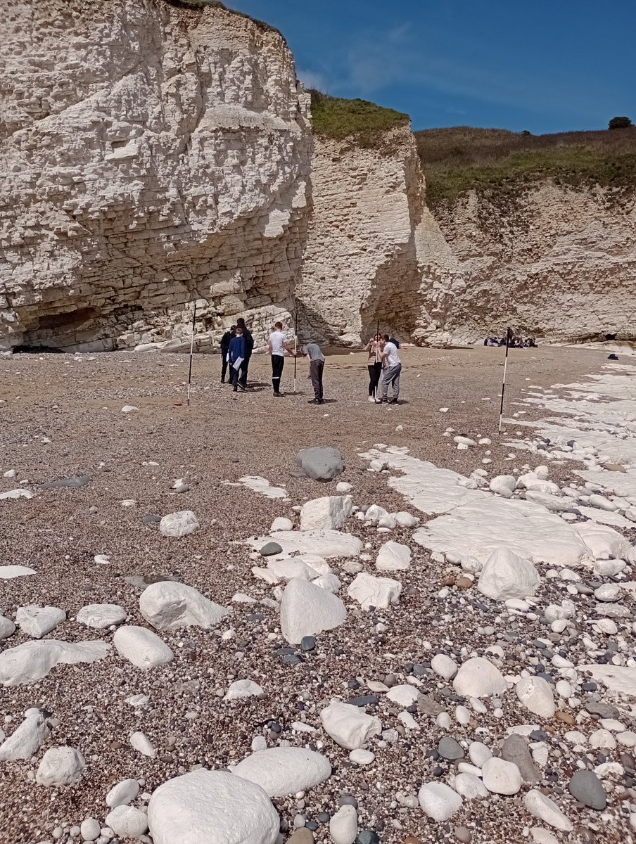 BarlbyGeog's tweet photo. Great to finally get our y9s out to the Holderness coast for their first experience of fieldwork. https://t.co/k0qkJspvdc
