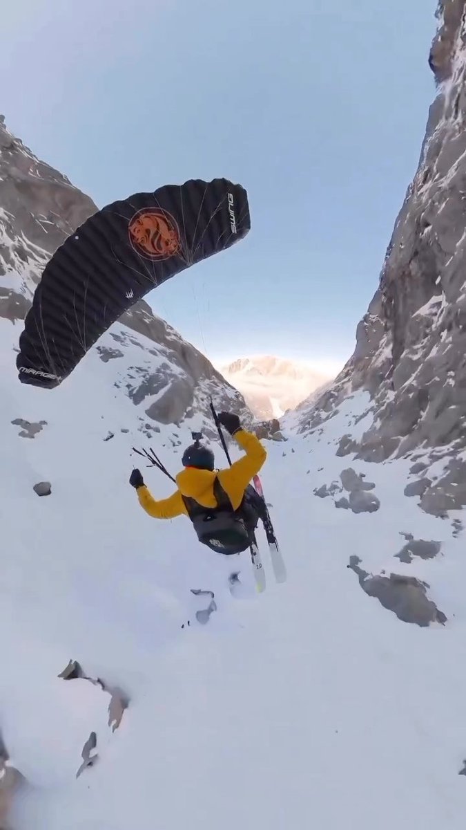 endorfeen_'s tweet photo. skymax_llc taking the fast lane 💨🪂
#endorfeen #paragliding #skiing #skimo #skimountaineering #mountain #alpineroute #alps #alpen #alpes #montagnes #montagne #mountains #ski #fastlane #fastlife https://t.co/KaGu4TZu4L
