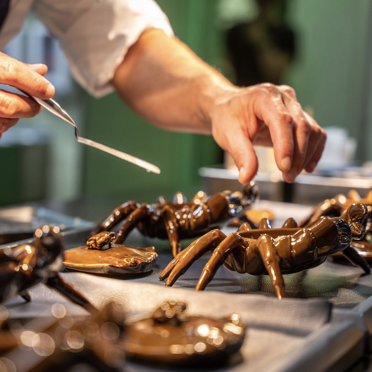 GuiaMichelin_ES's tweet photo. #MICHELINPorto Ayer disfrutamos de una experiencia gastronómica con increíbles vistas de Oporto, el hotel @TheYeatman, con Dos #EstrellasMichelin, de Ricardo Costa. ¡Una cena muy especial para comenzar este gran viaje! #GuiaMICHELIN23 #AHRESP #infoAHRESP #VisitPortugal #TimeToBe https://t.co/YxC7krUBYp