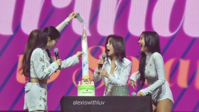 meongcheongwhee's tweet photo. some of the most memorable moments from #MyCONinMNL that didn’t make it to the behind video:

➡️ moobong wave/tsunami
➡️ money cake/solar bday cake
➡️ crowd cheering competition

add more in the comments if i missed any!! pcd is real y’all 🥹🍃 https://t.co/3tZfz8Sz24