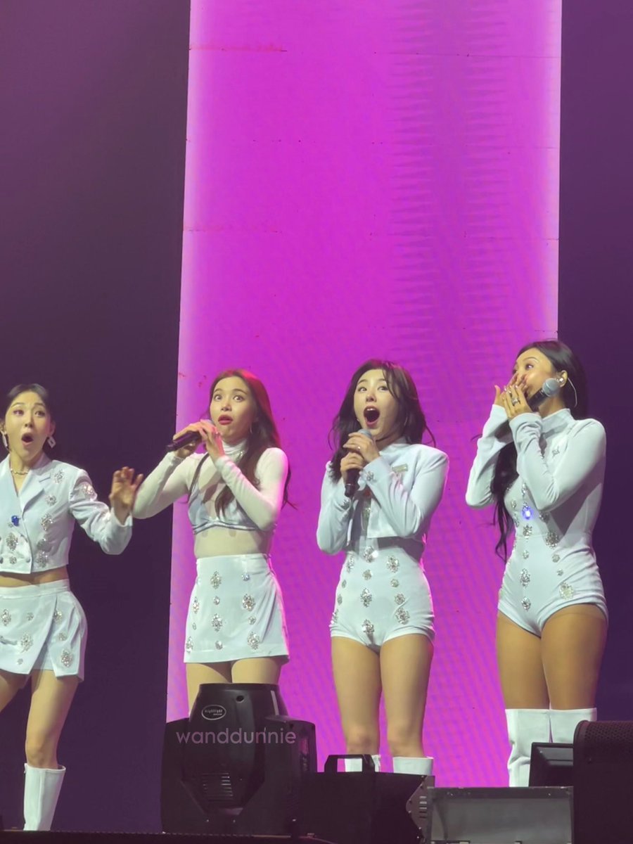 meongcheongwhee's tweet photo. some of the most memorable moments from #MyCONinMNL that didn’t make it to the behind video:

➡️ moobong wave/tsunami
➡️ money cake/solar bday cake
➡️ crowd cheering competition

add more in the comments if i missed any!! pcd is real y’all 🥹🍃 https://t.co/3tZfz8Sz24