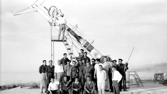 afikra's tweet image. Did you know Lebanon once had a space program? 🚀
The Lebanese Rocket Society was a a group of students spearheaded by Manoug Manougian. Active between 1960 and 1966, the group designed and built a rocket able to reach space.
#LebaneseRocketSociety #SpaceProgram