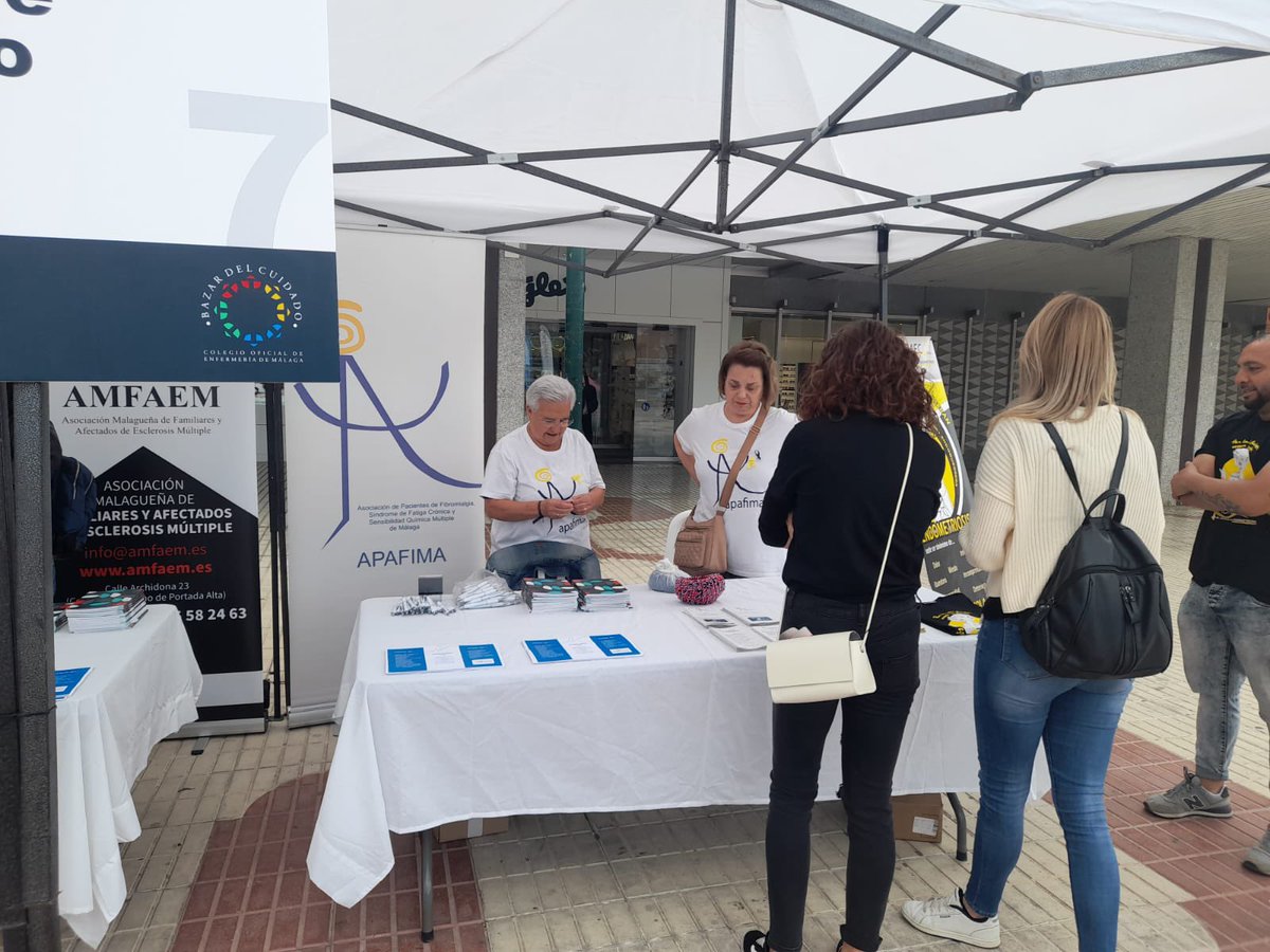 diabetesmalaga's tweet photo. Y al mismo tiempo gracias a nuestras compañeras Irene y @MaryCarmenSS_ estamos presentes en el #bazardeenfermeria que organiza el @ColEnferMalaga y en el que estamos junto al resto de compañeros de la @admalagaaccesi1 https://t.co/7eSlVIiDpR