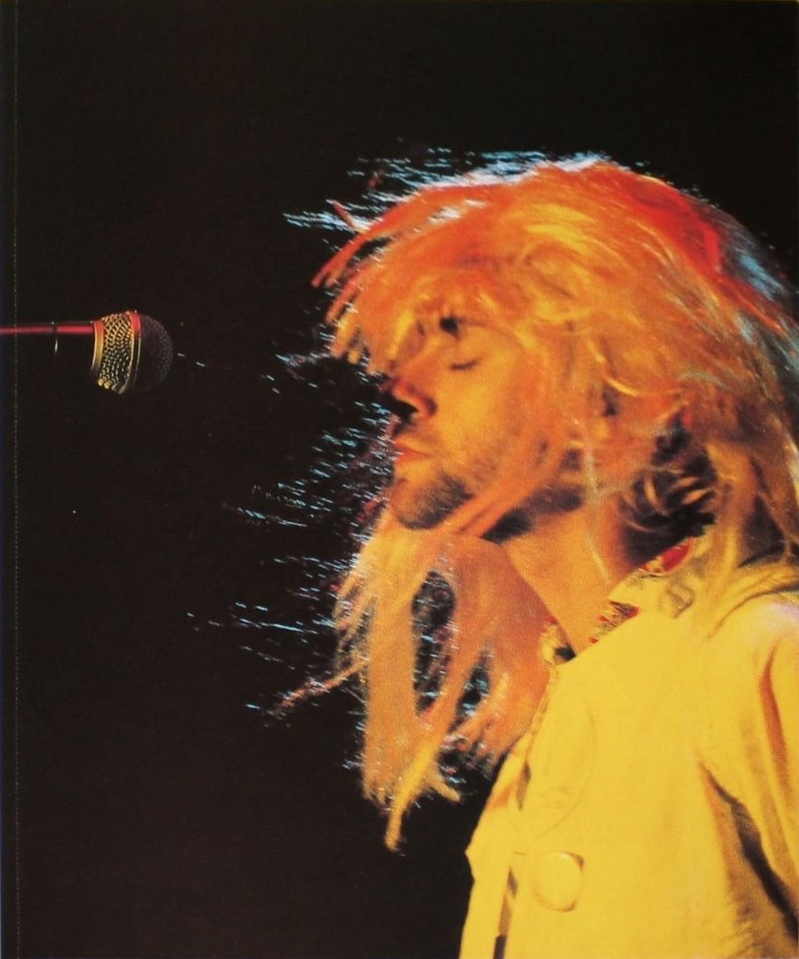 cobainarchived's tweet photo. Kurt Cobain - 1992: richfield avenue (reading festival), reading, uk, august 30th. https://t.co/tLZecQAvXN