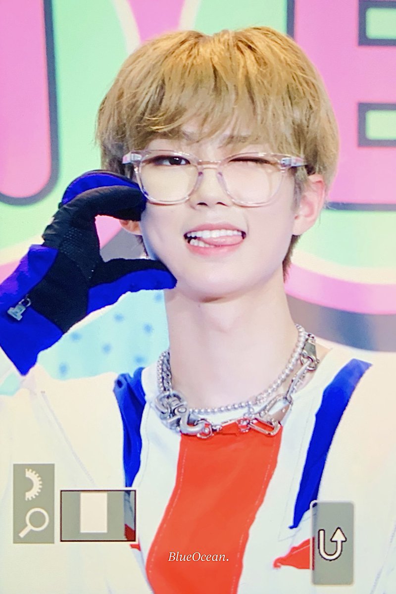 jimberton on Twitter "one thing about him he gon stick that tongue out"