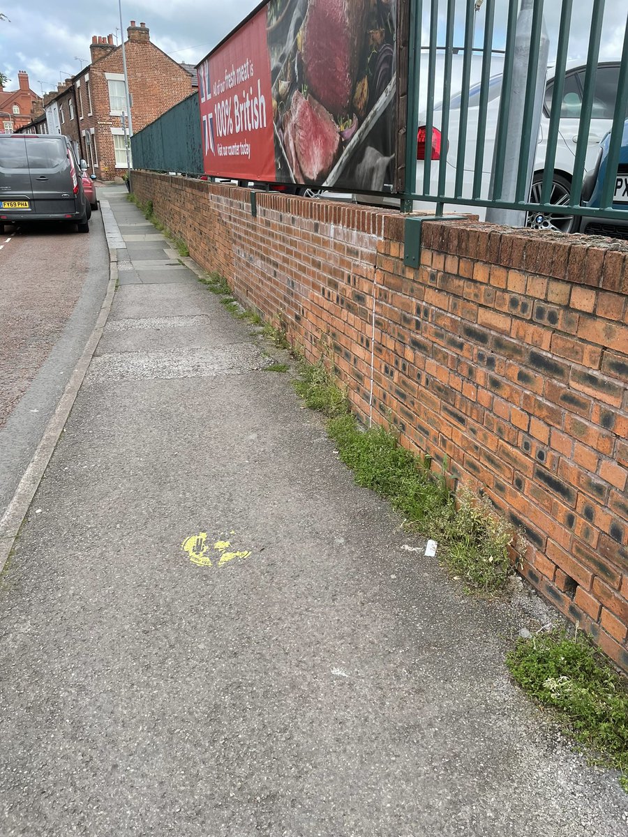 NantwichRanger's tweet photo. When it comes to determining which is #preferable @NantwichTC Ranger service listened to the #positive well done, comments from the local residents passing by on their way into town๐ https://t.co/6OFpsN58fu