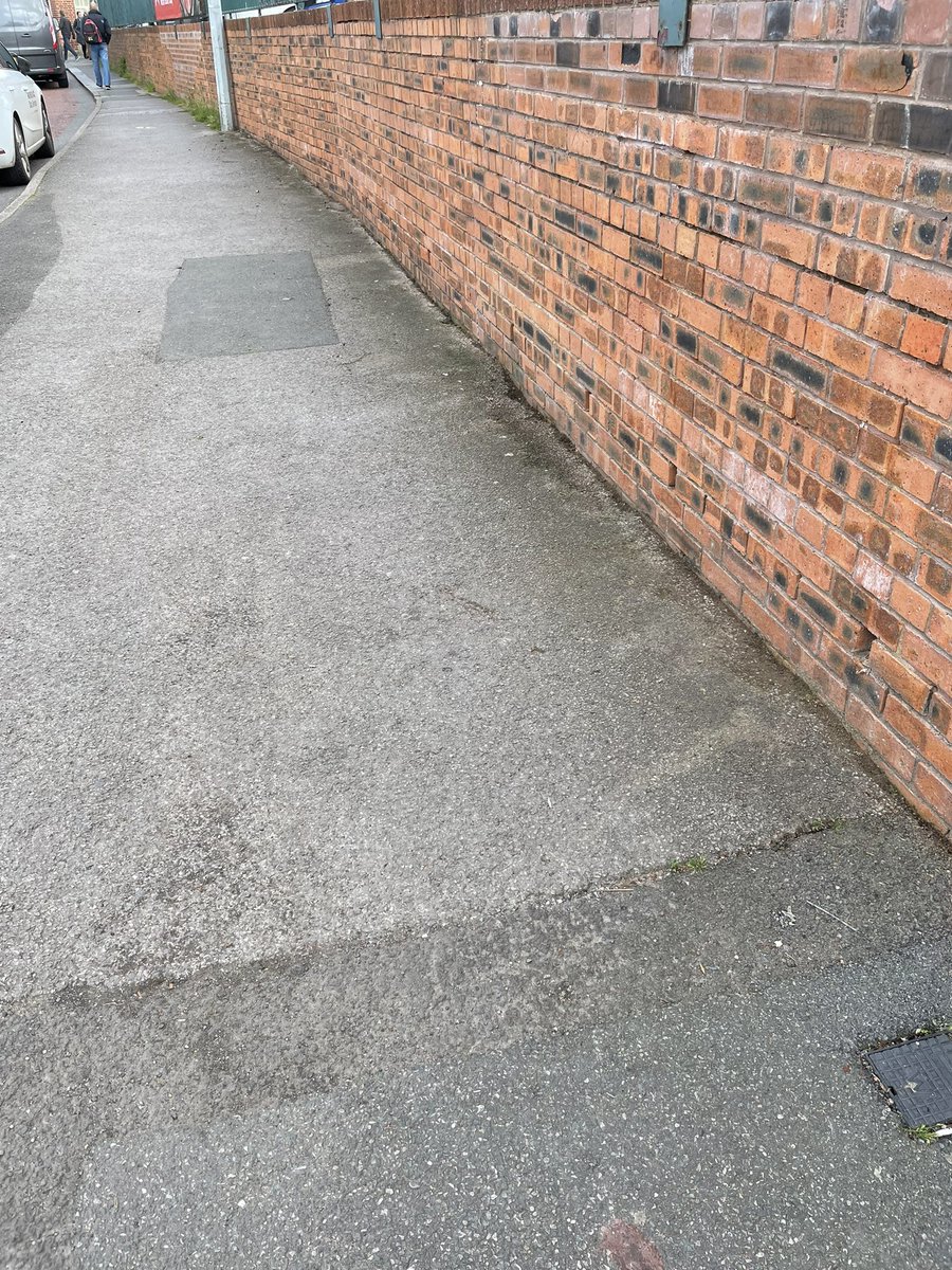 NantwichRanger's tweet photo. When it comes to determining which is #preferable @NantwichTC Ranger service listened to the #positive well done, comments from the local residents passing by on their way into town๐ https://t.co/6OFpsN58fu
