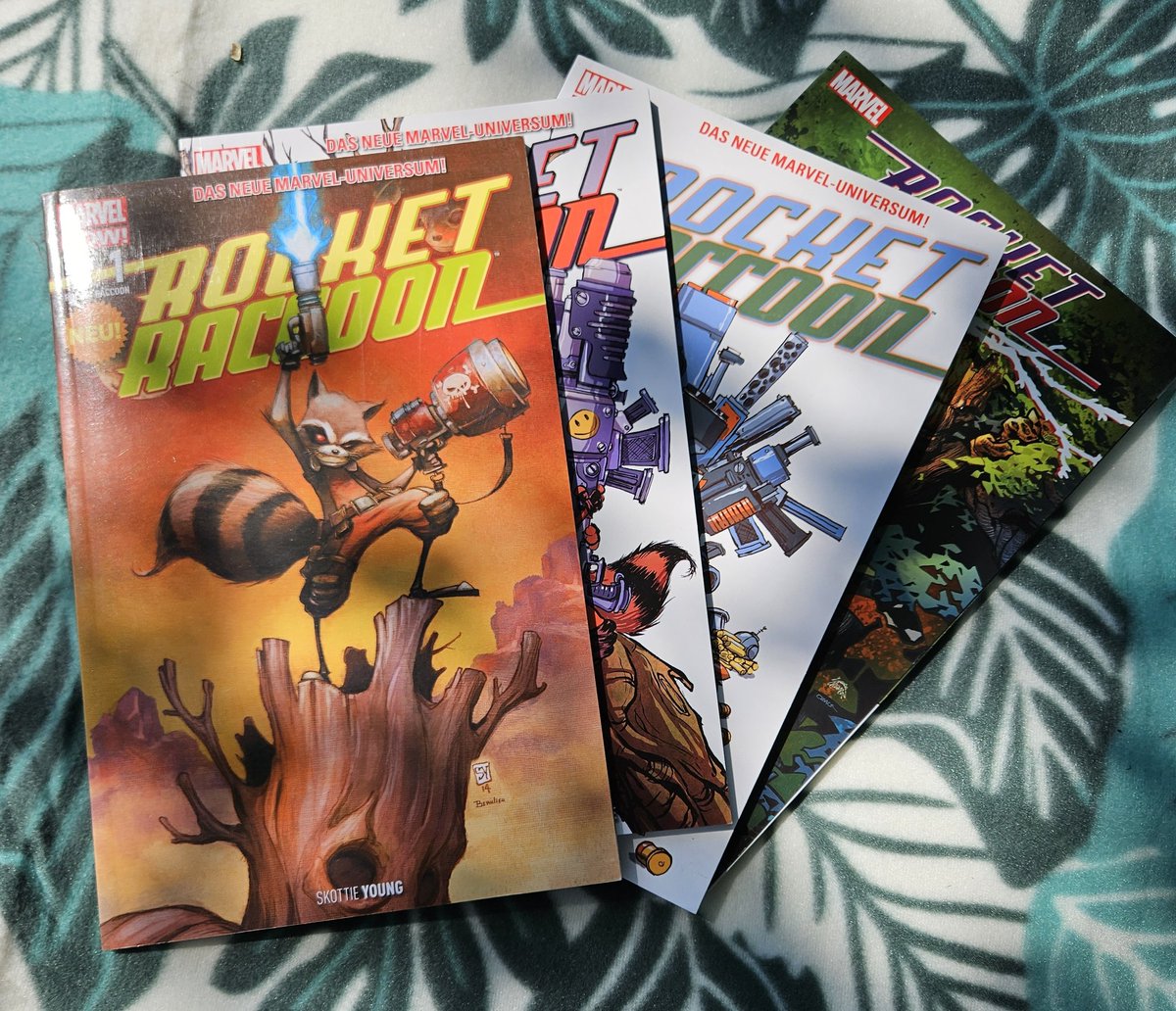 danielrehn's tweet photo. Samstags-Sonne-im-Park-Lektüre #BecauseComics #Papertag #RocketRaccoon https://t.co/u2sHKXBN44