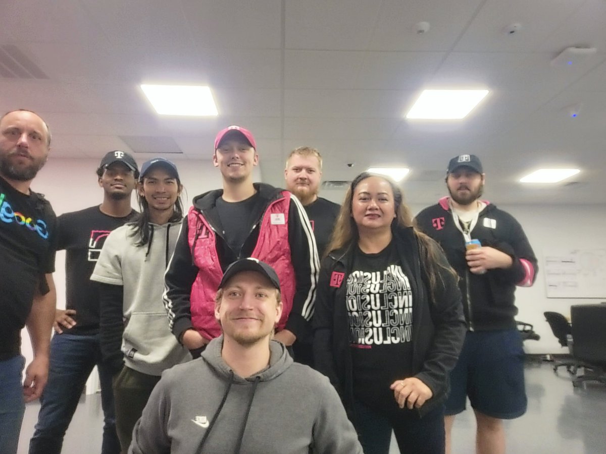 My last day in my Oshkosh store #3SAL and it's all bitter sweet. I will miss these guys. Keep your eye on the prize #believe <a href="/ItS34n/">Sean Robinson</a> <a href="/scguck/">Scott Guckenberger</a>