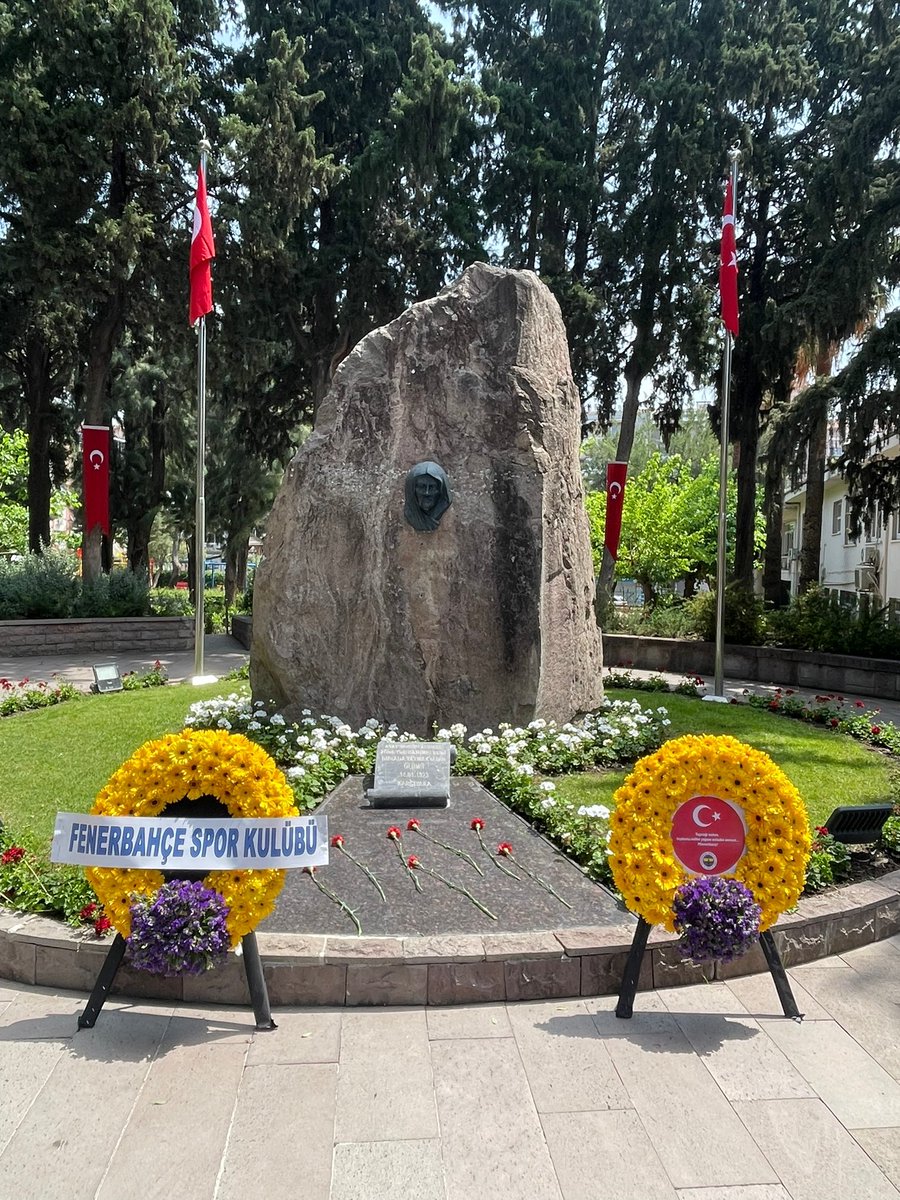 “Toprağı vatan, toplumu millet yapan evladın annesi… Sana Minnettarız!” Cumhuriyet’in 100. yılında Anneler Günü için Atamızın annesi Zübeyde Hanım’ın kabrini ziyaret ettik.