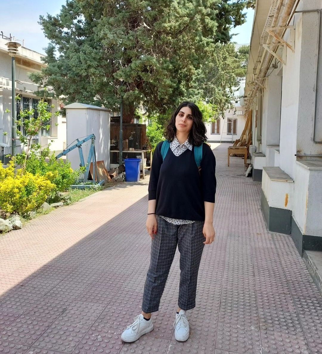 #سپیده_رشنو: تنها چیزی که از خودِ آزادی زیباتر است، ایستادن برای آزادی است. بعد از دو ترم تعلیق برمی‌گردم ولی با همین پوشش برمی‌گردم.
instagram.com/p/CsLOcS6oUi5/