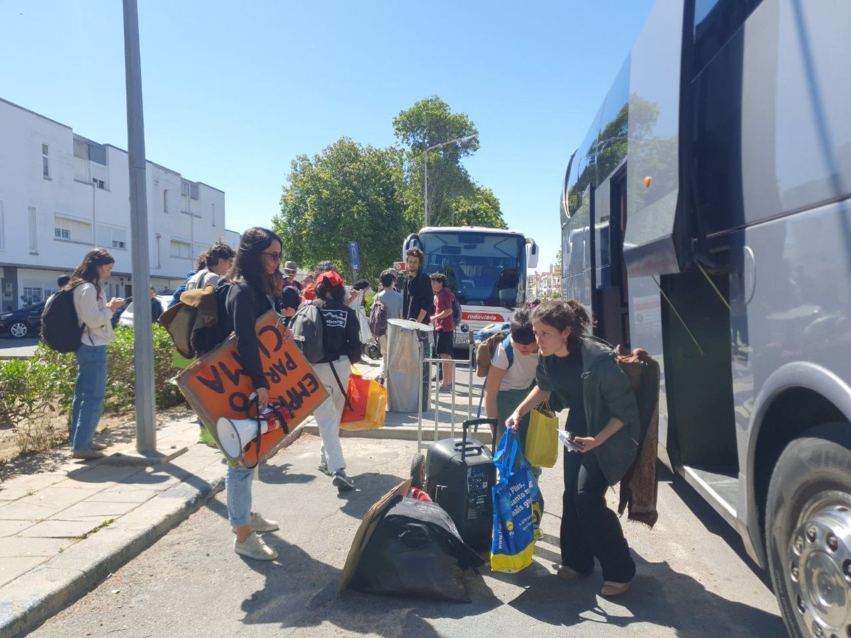 GasParaTras's tweet photo. Já chegamos para Parar O Gás!!
#PararOGas #GasParaTras #AcaoClimatica #FimAoGasFossil #StopGas #JusticaClimatica https://t.co/4QBS82v9gN