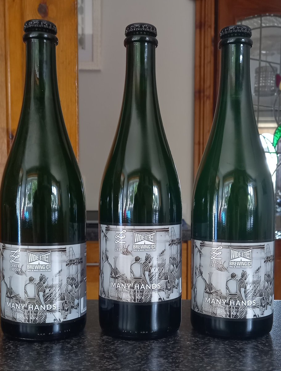 craig1scotty's tweet image. Cheers @YardsAndCrafts 3 large 750ml bts from @WideStreetBrew+ @Land_and_Labour  5.6% #SourAle #ManyHands having the smaller version tonight 🤗 #DrinkIrish #supportcraftbeer 🍻